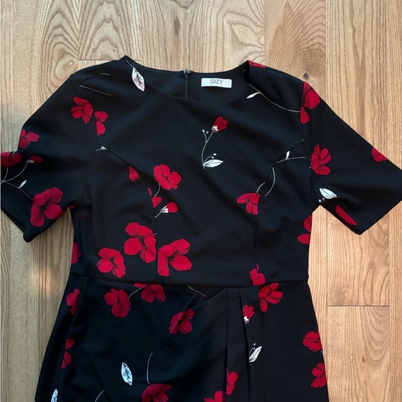 Elegant Black and Red Floral Dress - Picture 3 of 6